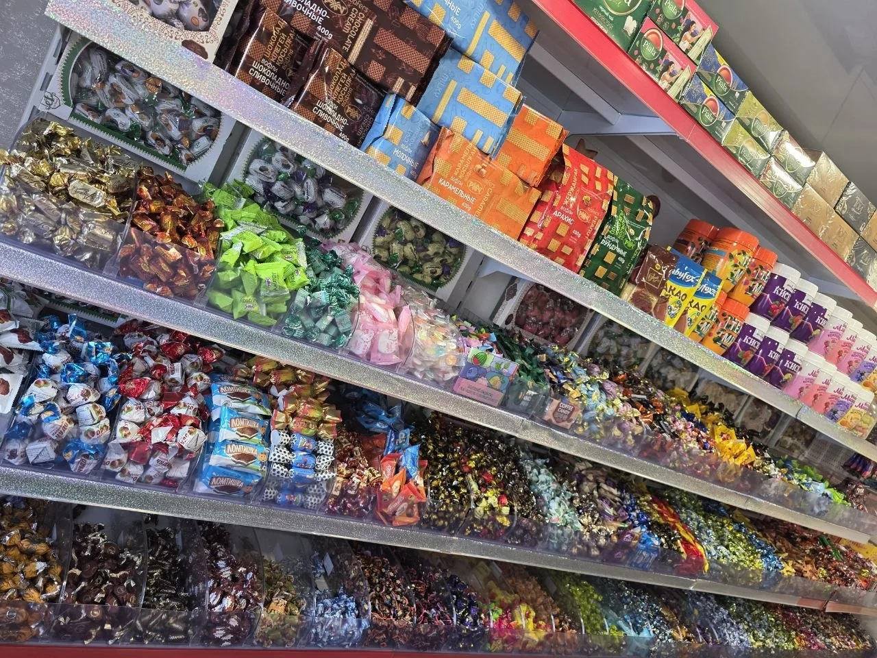 🍬 Свежий привоз конфет, тортов и пирожных в магазине «Пара конфет» 🍬  В большом ассортименте: • Конф