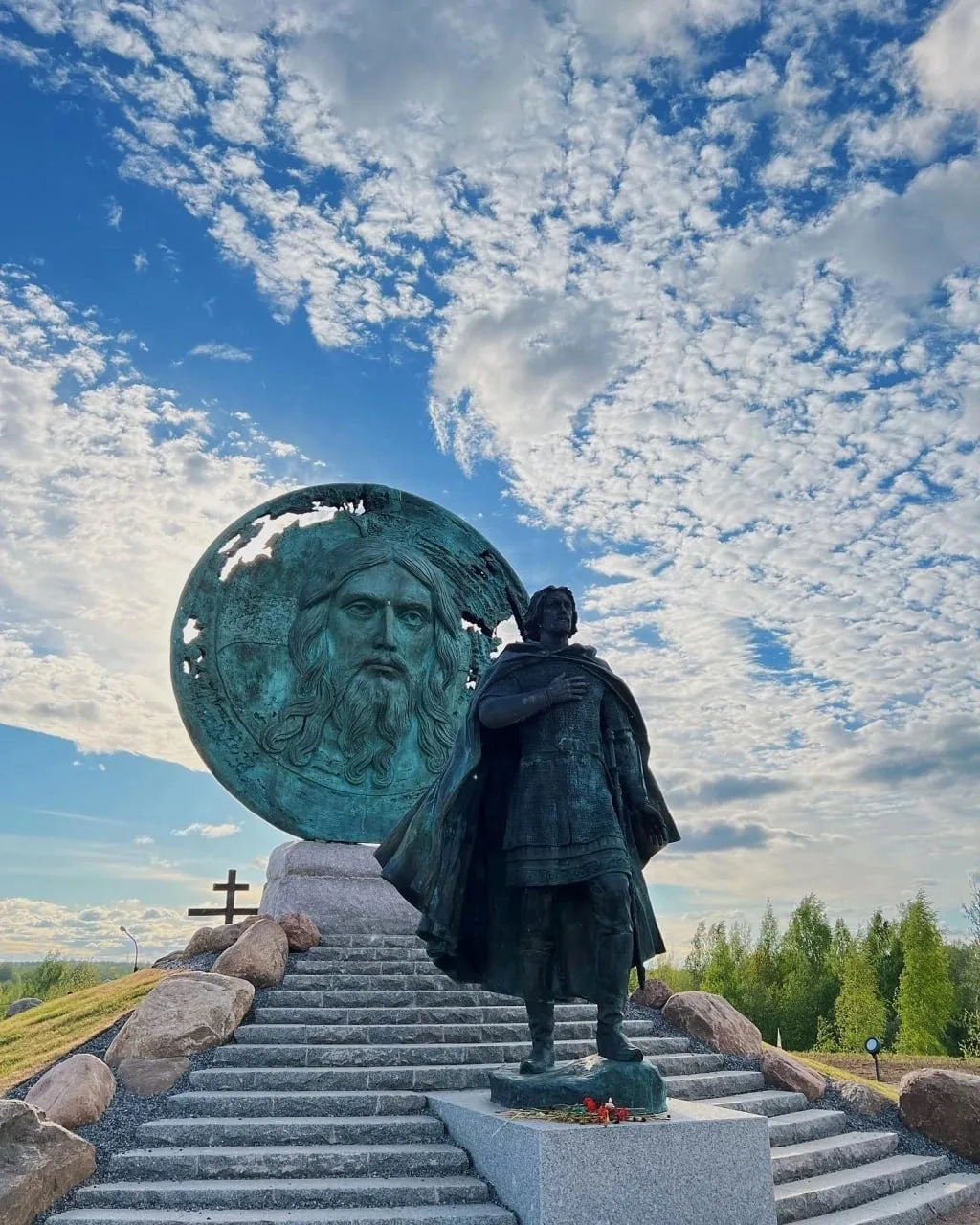 Мемориальный комплекс на месте стоянки Александра Невского с дружиной перед Невской битвой.

Открыт 