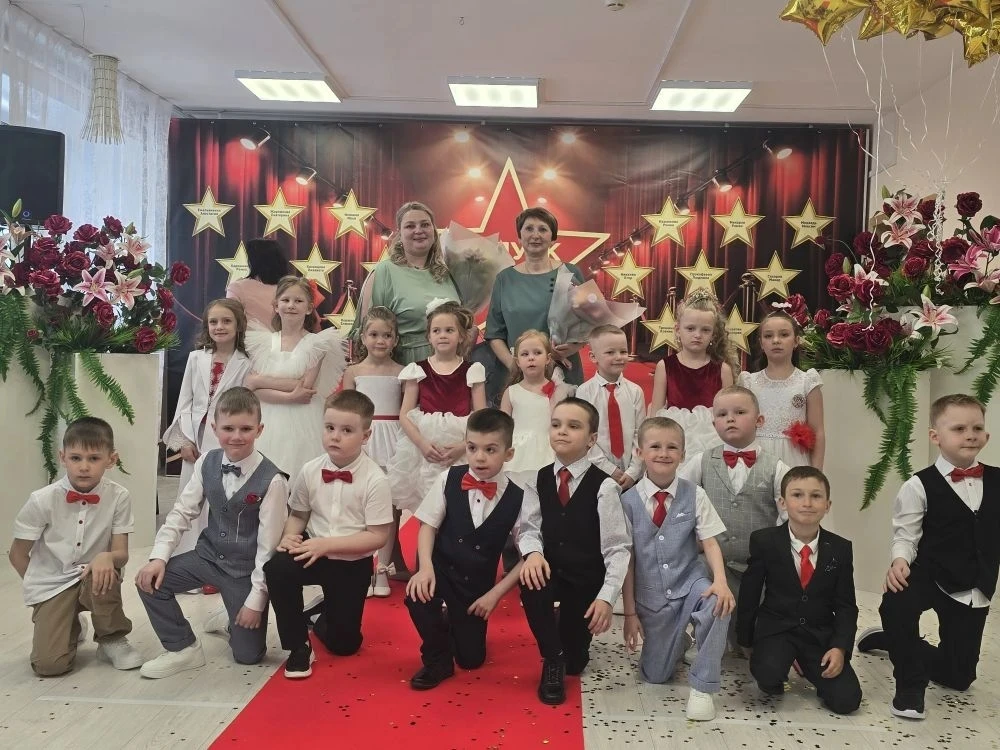 🚀 Звёздный час наших выпускников!
В нашем детском саду прошел незабываемый выпускной бал «Зажигает 