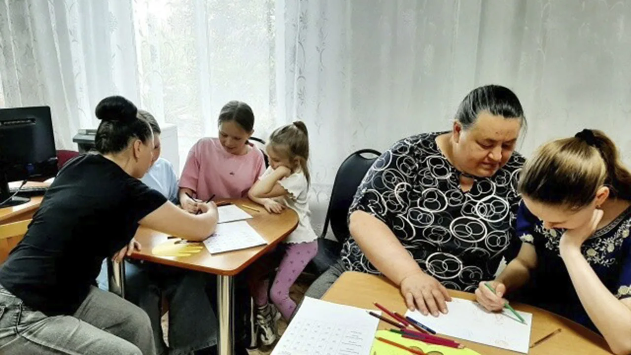 👪 Всей семьёй в библиотеку 📚.  📅 17 мая в читальном зале Идринской библиотеке встретились 6 семей 👪,