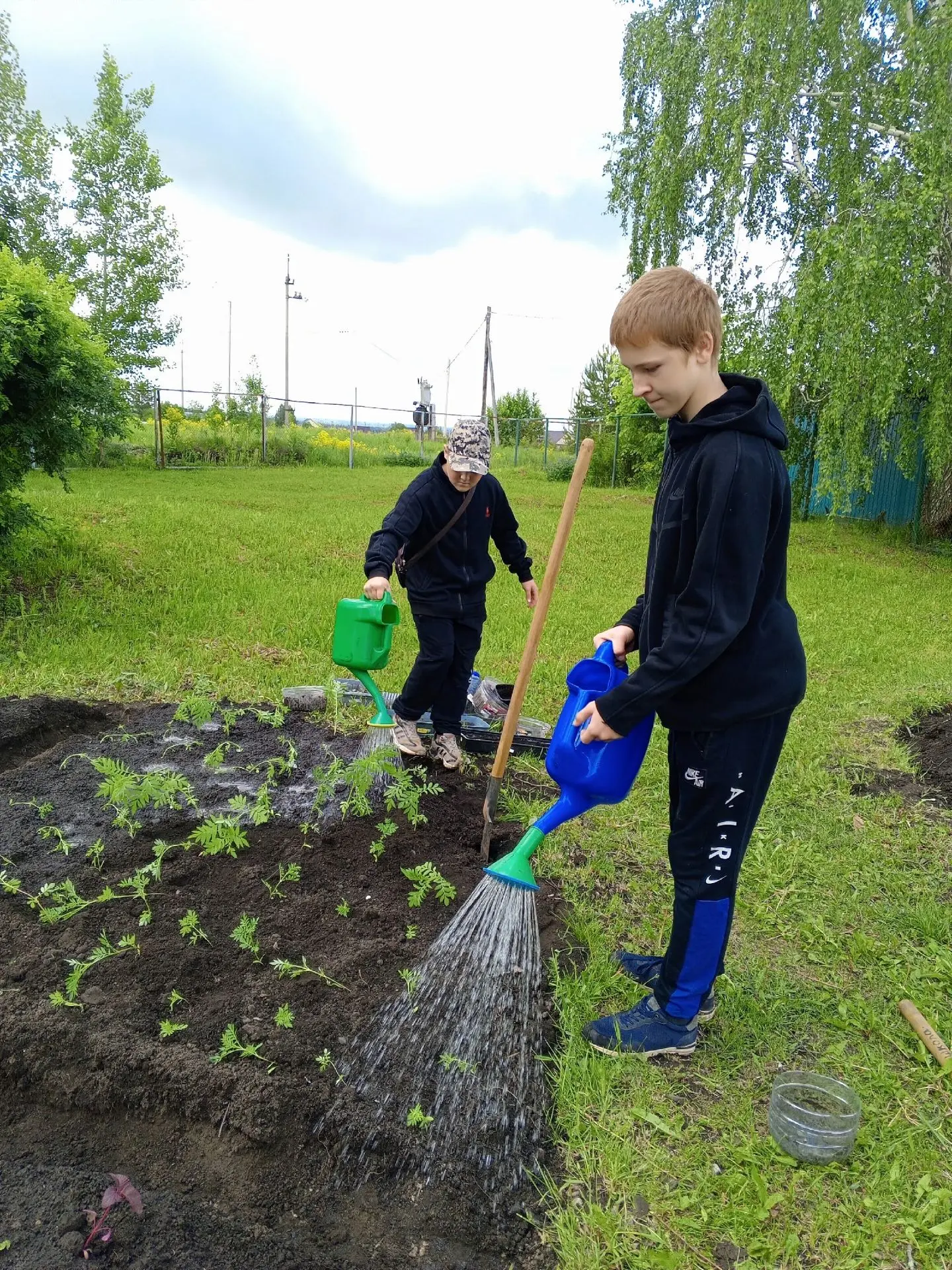 🌿🌼3 июня. Лагерь " Ритм". Идет посадка однолетних цветов🌼. В конце дня проведена бес...