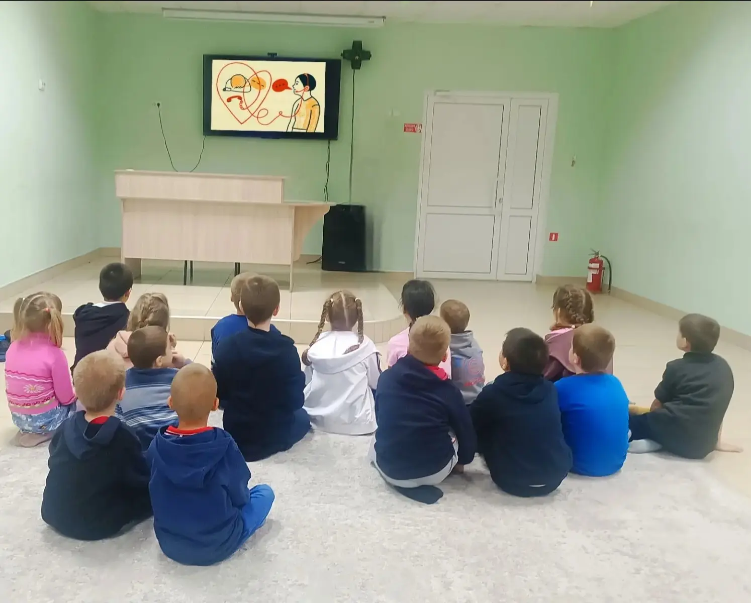 ☎️ Знаешь, что делать, если нужна помощь?

На занятии мы с ребятами говорили о важном — о Детском те