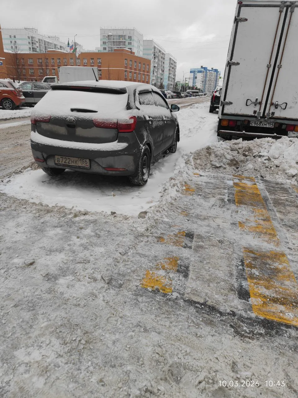 Больше же ведь не где авто ставить ,бобкет уже уехал и уже там не почистит