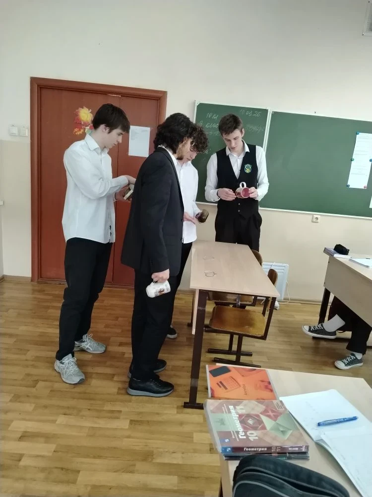🎉 Неделя математики продолжается! 🎊  В наших 10-х классах состоялись яркие и познавательные события!