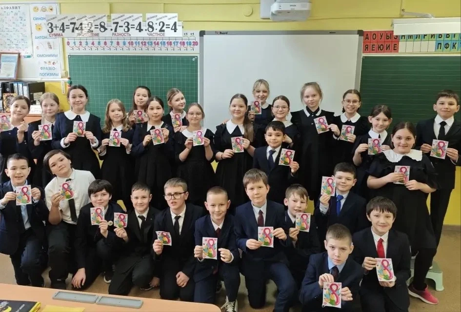 ✨ Орлята в деле! ✨  Юные орлята 4Б класса подготовили особенный подарок для своих мам к 8 Марта! 😍💖 
