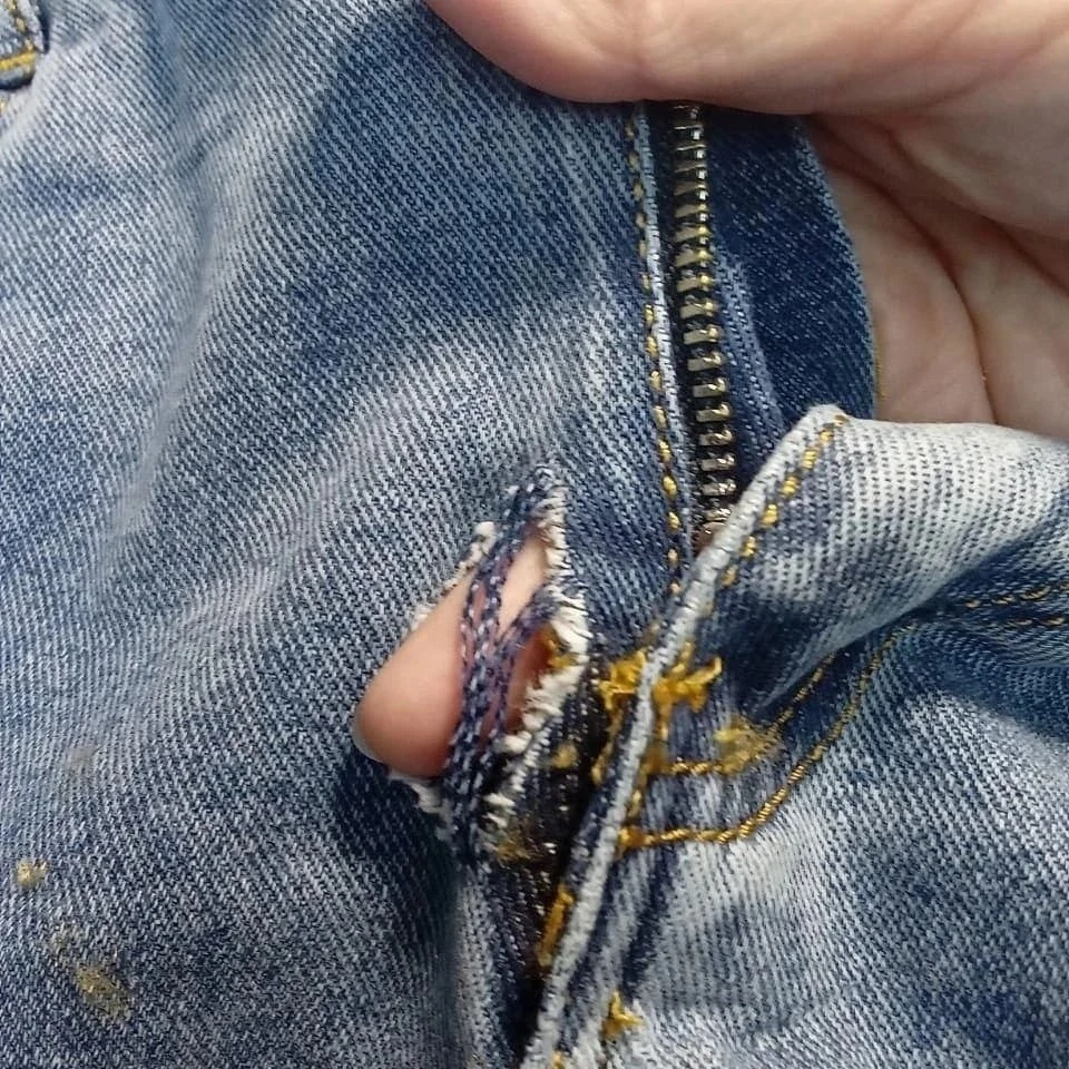 🧵Дырка на джинсах — не повод их выбрасывать.