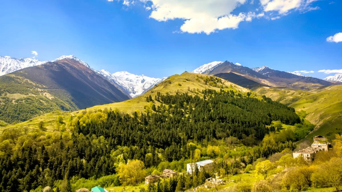 🏔 МАЙ И ЛЕТО НА КАВКАЗЕ 🏔  Если вы мечтали побывать там, где горы упираются в небо, где еда невероят