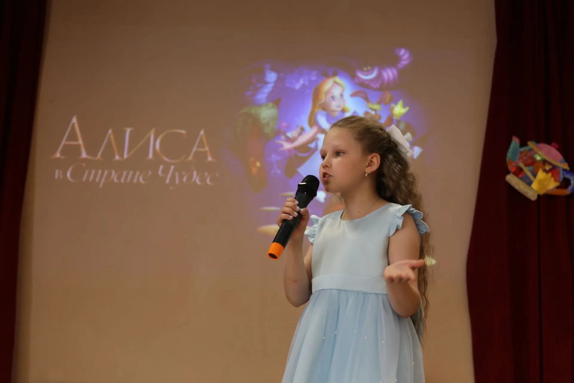 ✨ Волшебство на сцене: «Алиса в Стране чудес» в исполнении наших талантов! ✨    В прошлый четверг на