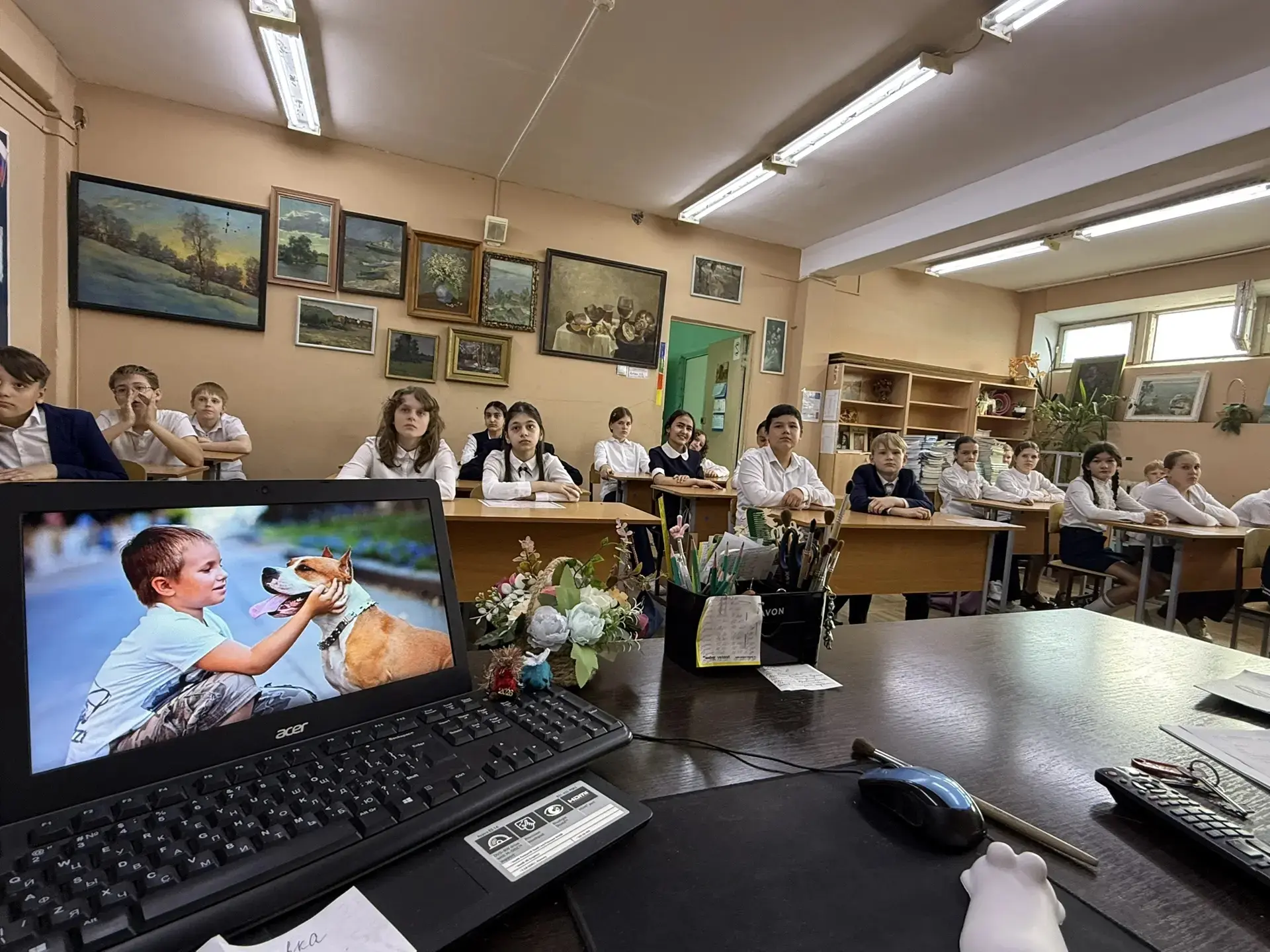 Лето безопасно и весело  Вчера прошли классные часы, посвящённые безопасности на летних каникулах. В