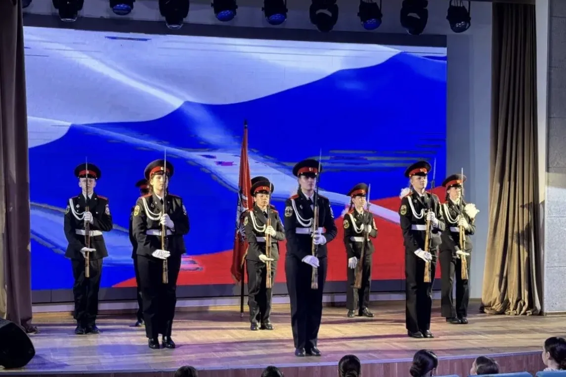 🇷🇺 Сцена, наполненная добром  Наши кадеты приняли участие в благотворительном концерте. Для них это 