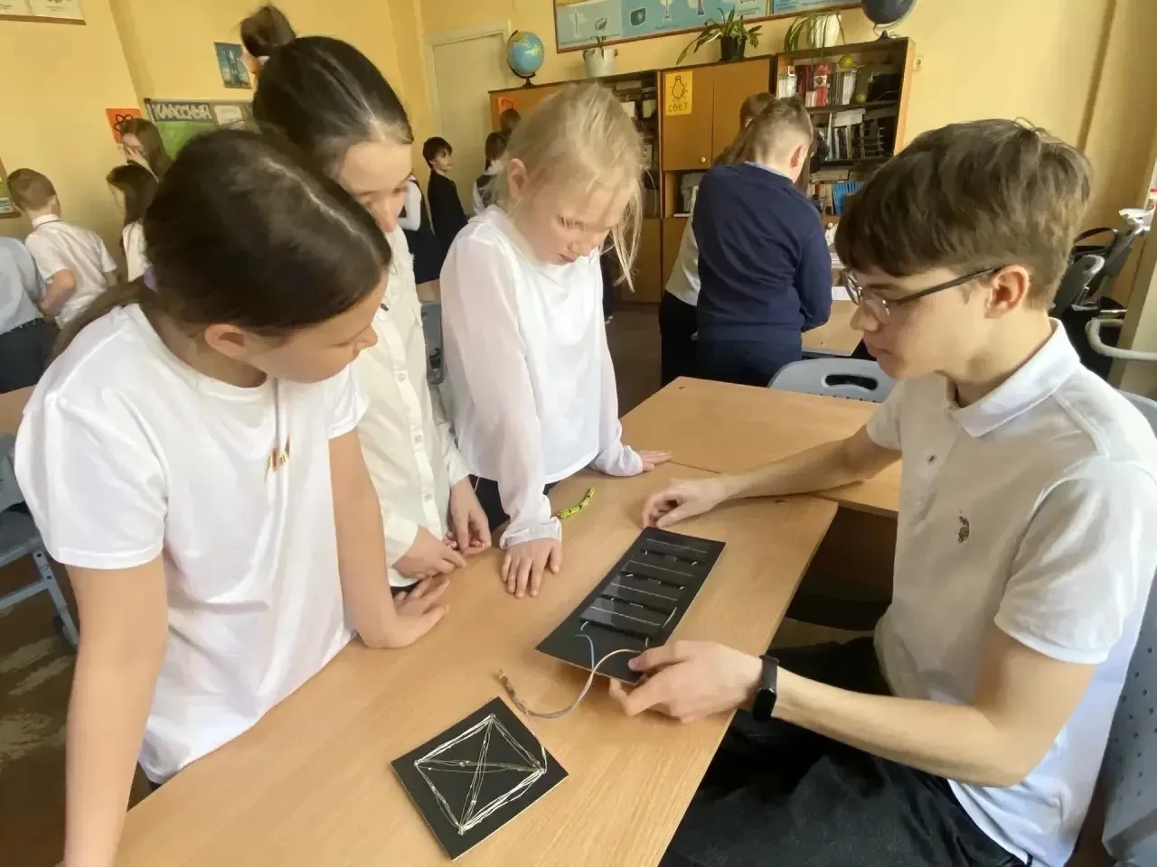 🎓Каждый год в апреле обучающиеся 4-х классов традиционно приглашаются на урок физики.   🤓В этом году