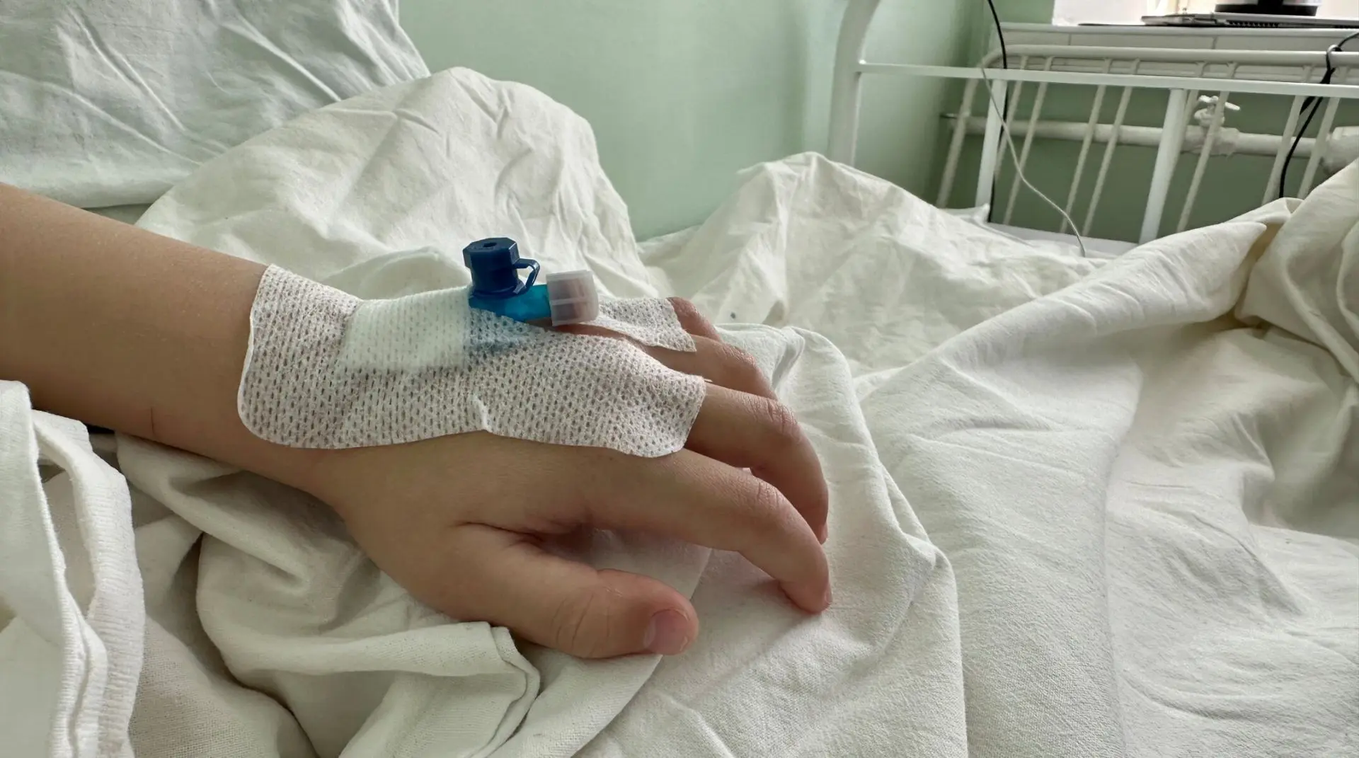 РЕБЕНОК ПОПАЛ В ОЖОГОВОЕ ОТДЕЛЕНИЕ БОЛЬНИЦЫ ПЕРМИ ПОСЛЕ ВОЗГОРАНИЯ СРЕДСТВА ДЛЯ РОЗЖИГА