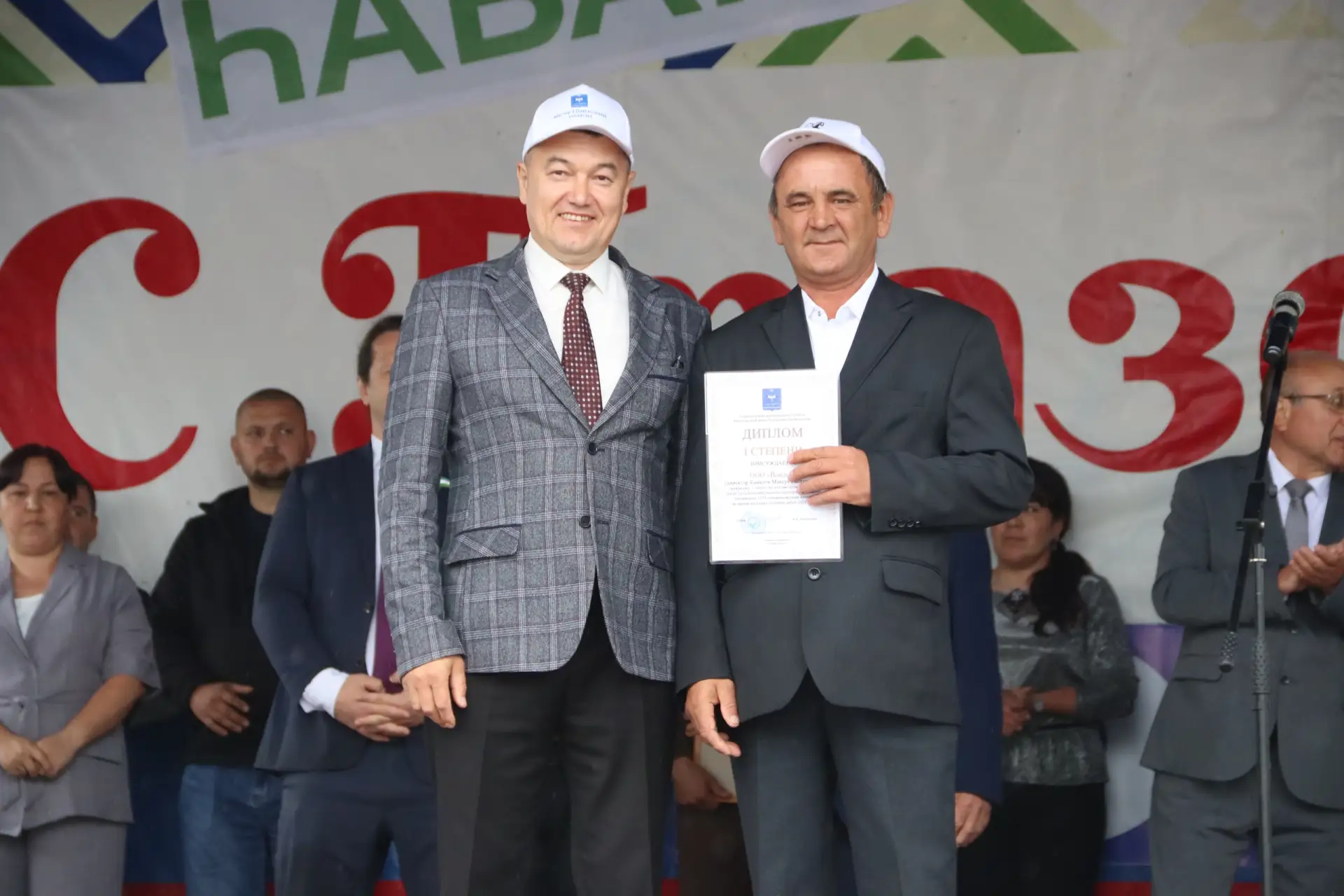 По итогам приемки посевов среди сельскохозяйственных предприятий:
