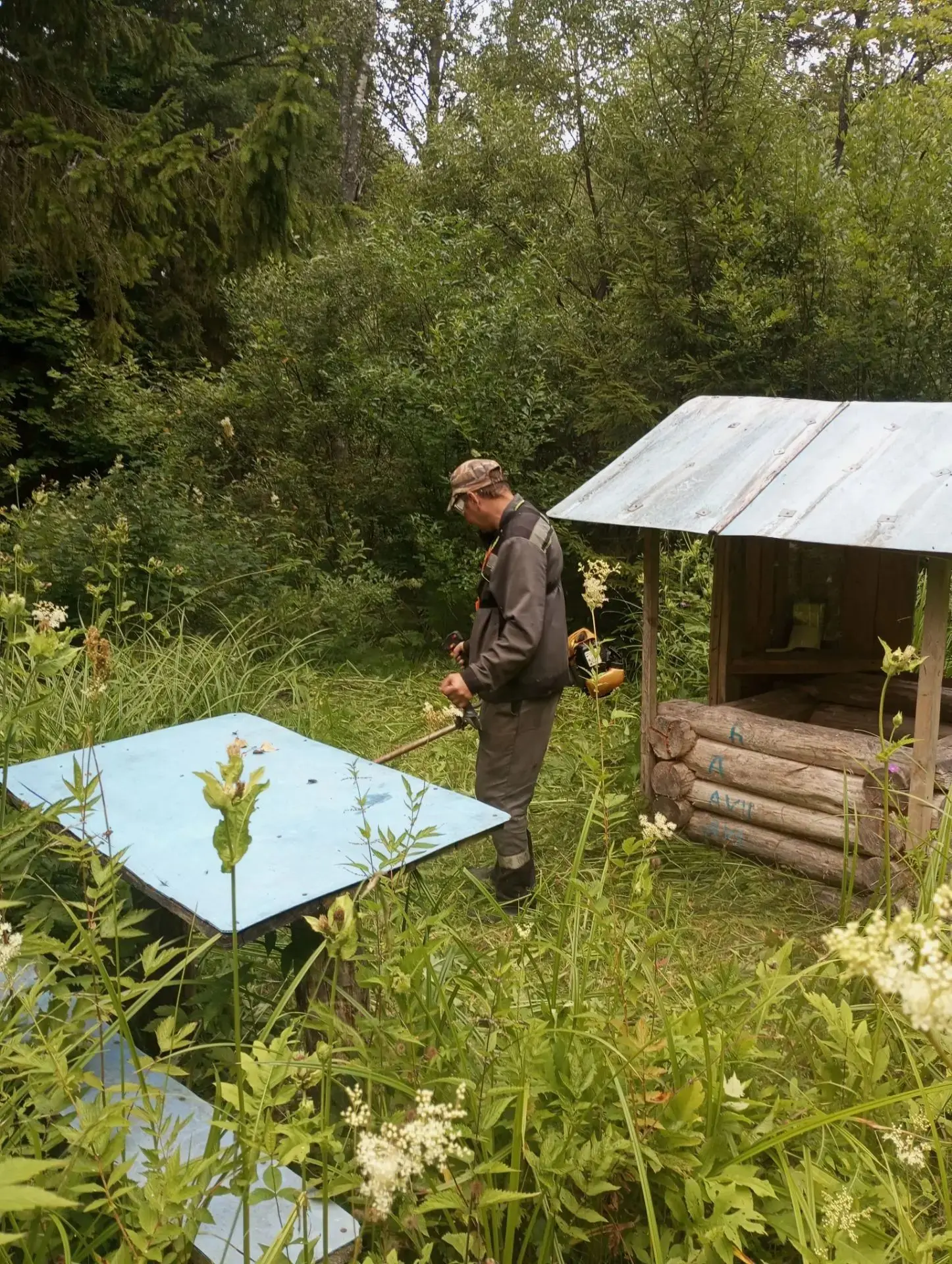 🌿 Уход за колодцем в Ленинском лесничестве! 🌿

На территории Ленинского лесничества (КДСП «Восход»