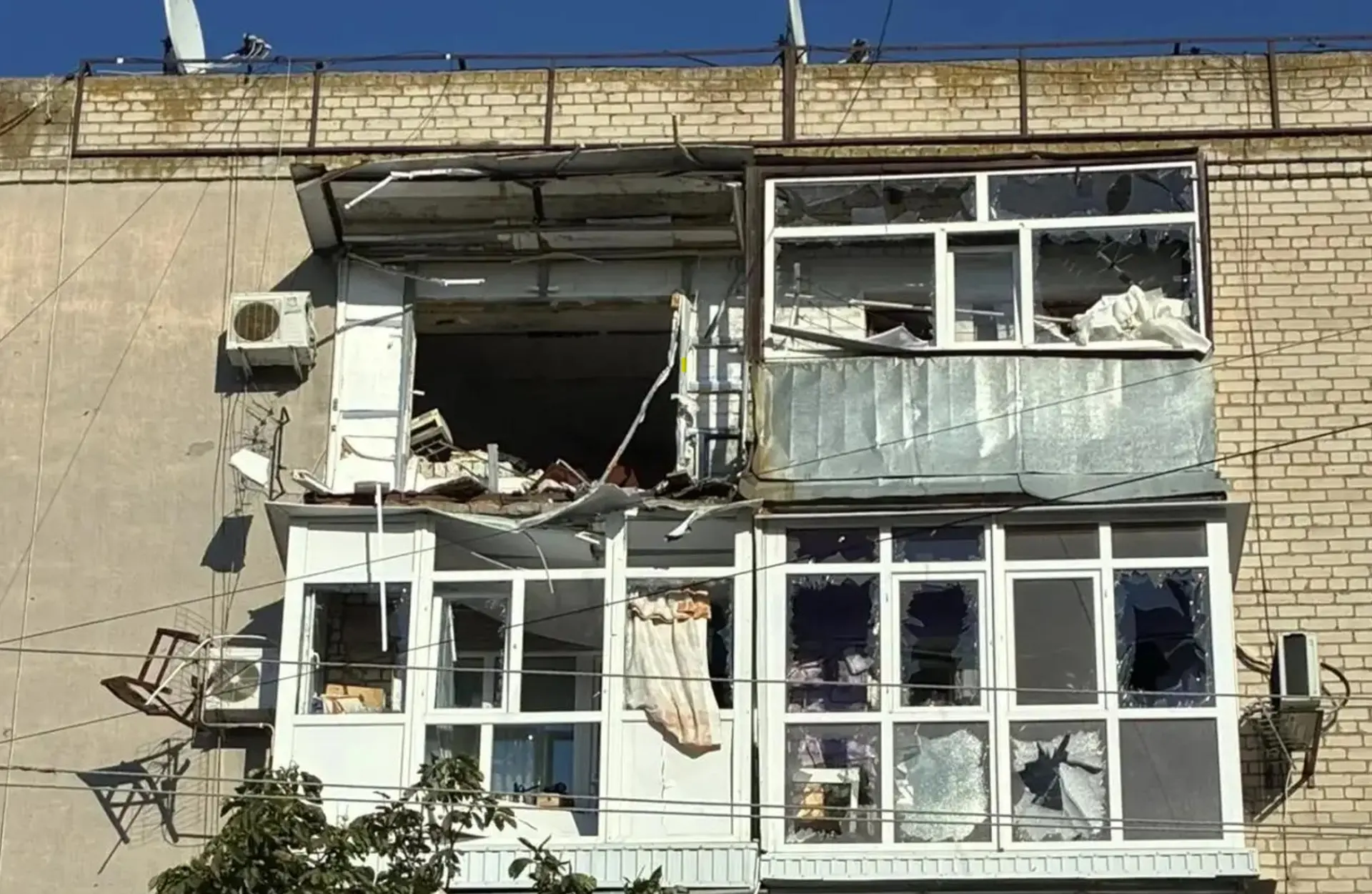 Две женщины пострадали в результате атаки ВСУ на жилой дом в Запорожской области