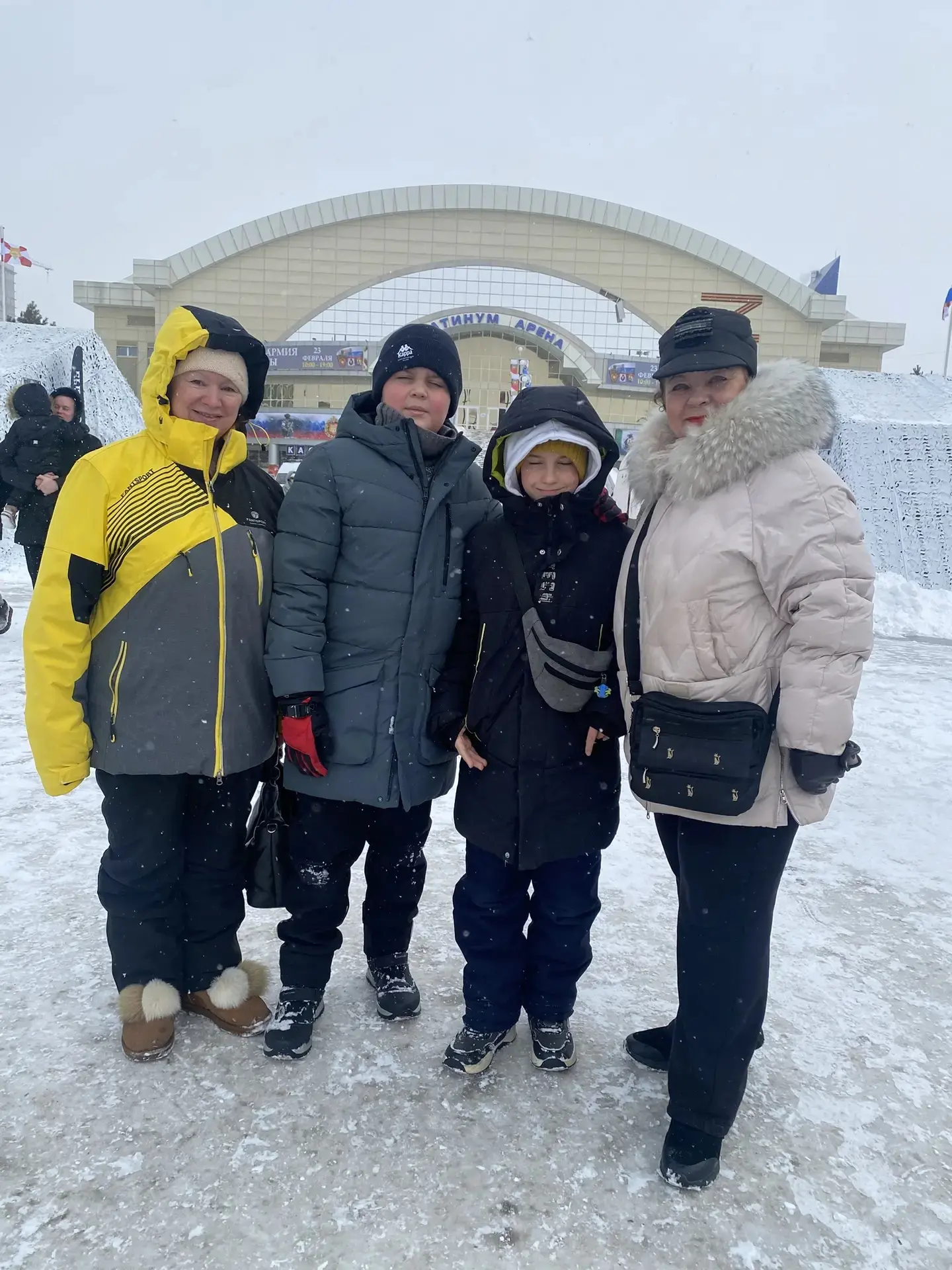 Сегодня ученики 5в и 6б посетили площадки форума "Народ и армия едины"
