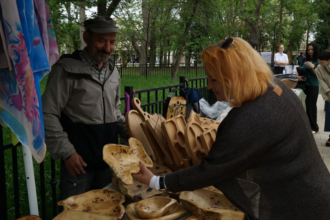 Саки опять стал точкой притяжения.
