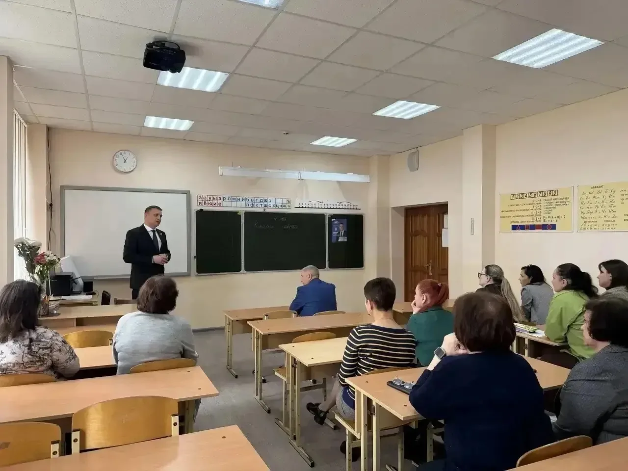 Дорогие земляки! Обращаюсь к каждому из вас.
 
Всю эту неделю я провел в поездках по 70 округу — общ