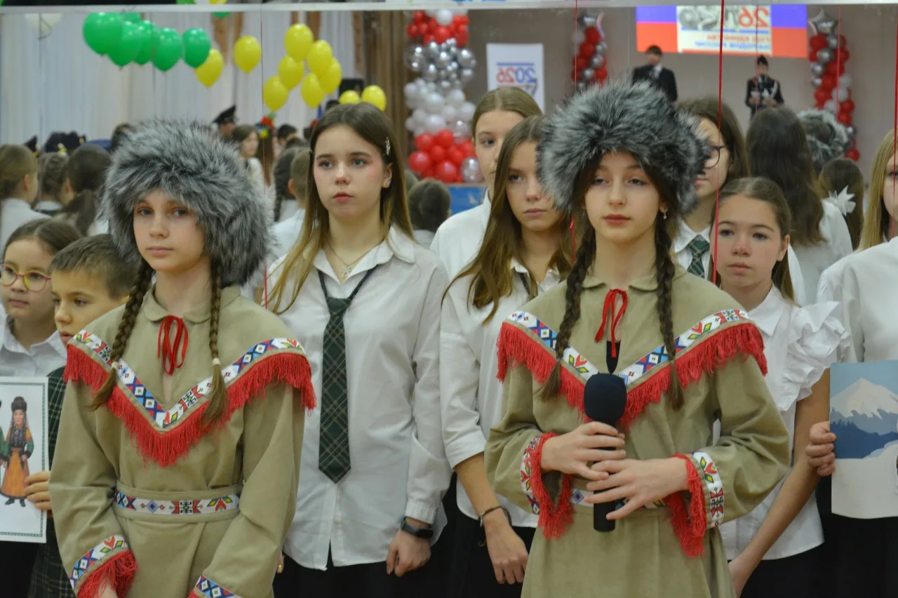Сегодня в симферопольской школе № 30 им. А.А. Аматуни состоялась торжественная линейка, посвящённая 