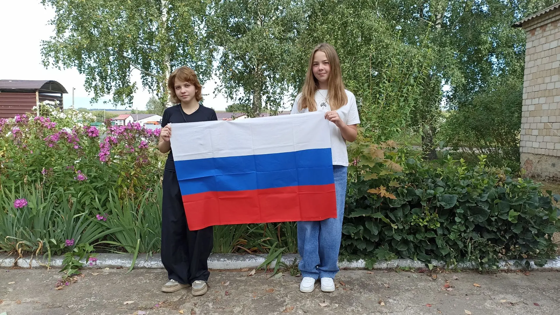 Степановский СДК-филиал участвует во Всероссийской акции "Цвета России", приуроченной к...