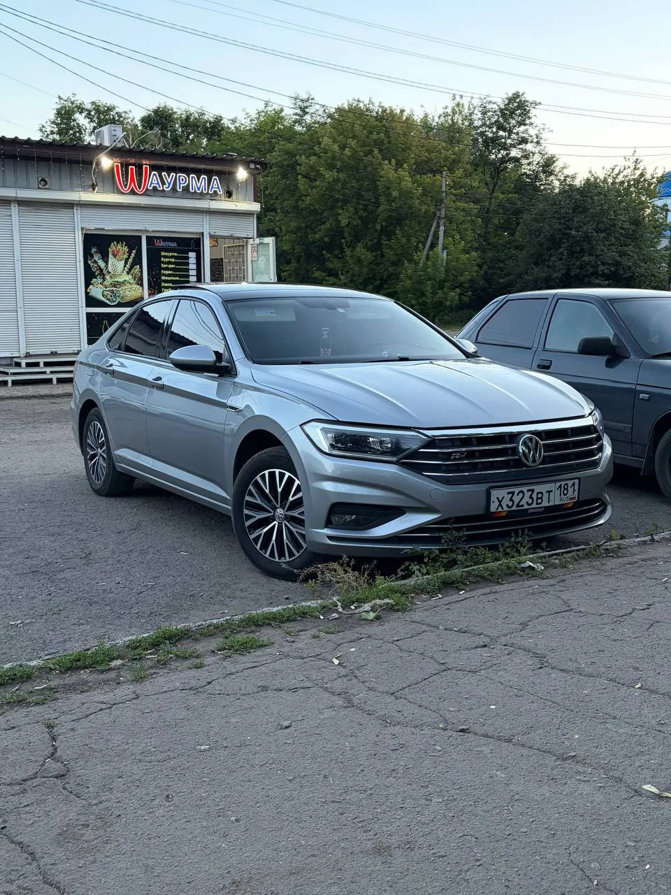 Volkswagen Jetta 1.4t  конца 2019 года выпуска. Автомобиль в отличном состоянии, как внешне так и по