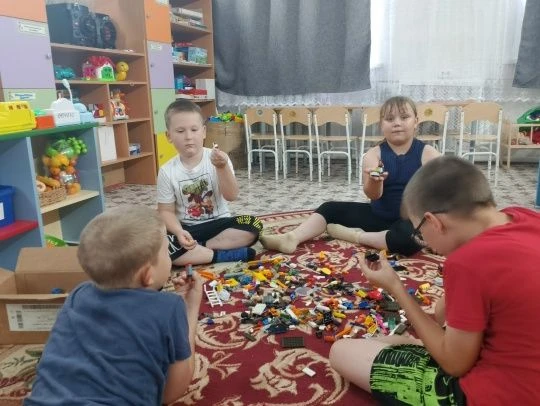 Даже в условиях аномальной жары социальная гостиная учреждения остается востребованной ...