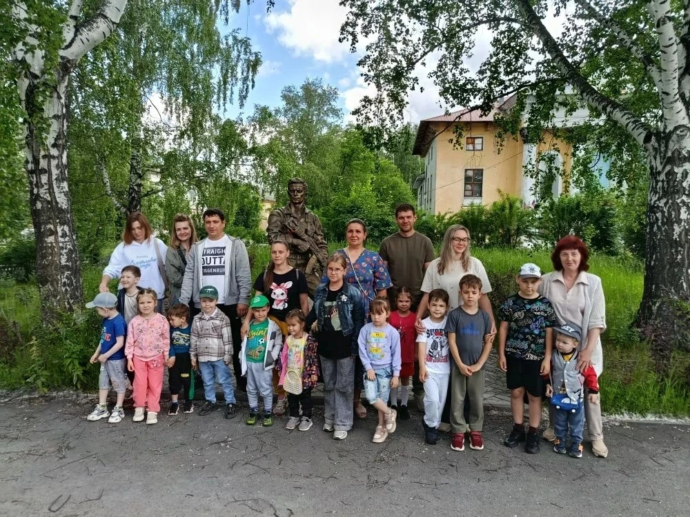 🇷🇺🇷🇺14 июня воспитанники и родители группы 7 нашего детского сада вместе с педагогами, представл