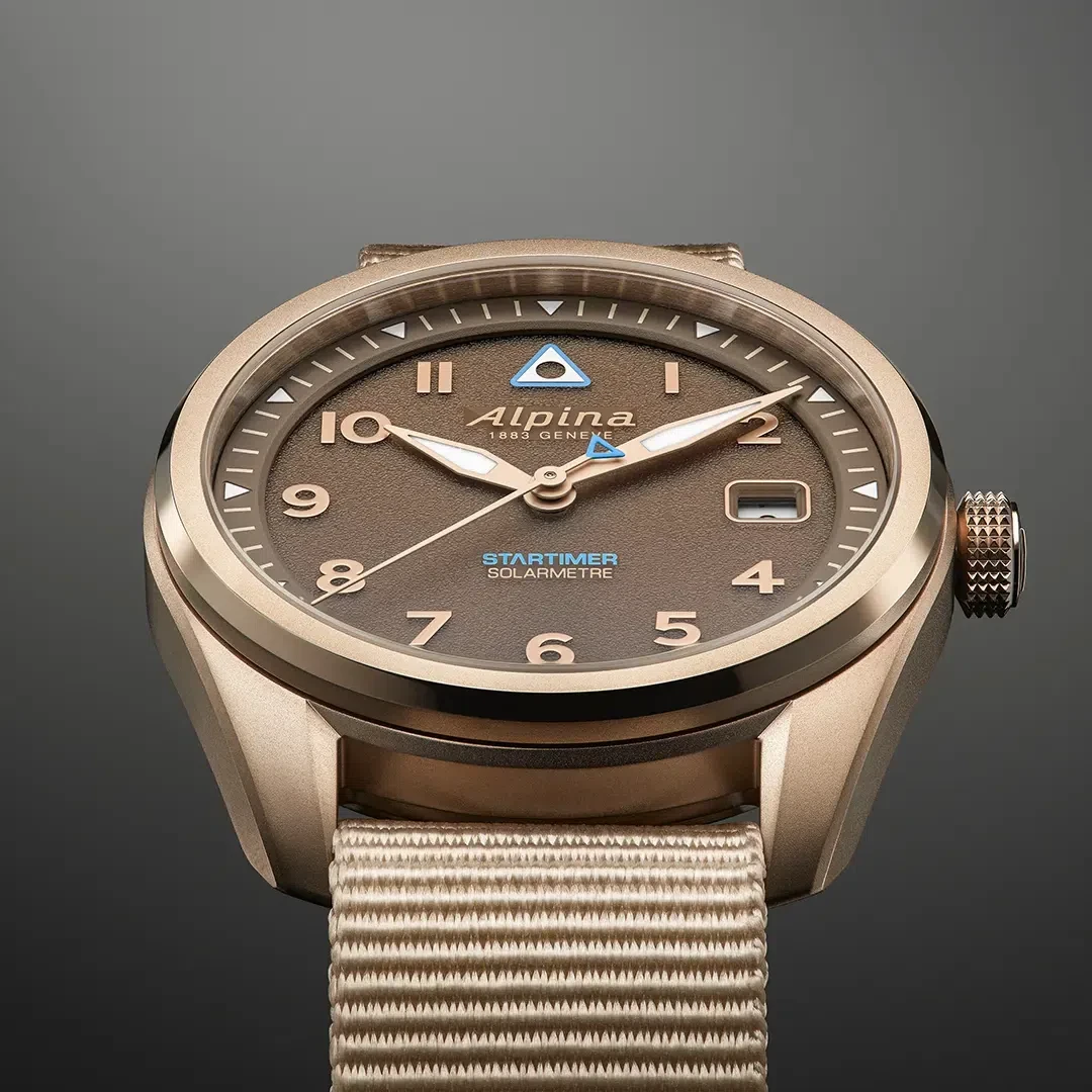 Alpina вводит в коллекцию Startimer Pilot систему подпитки от солнечного света (впрочем...