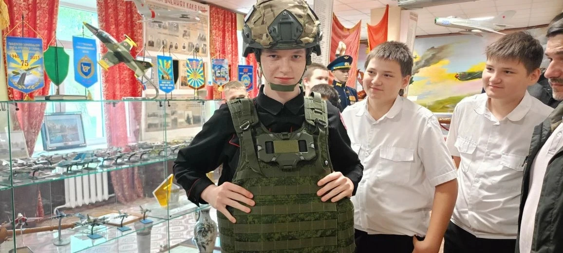 В рамках проведения учебных сборов среди 8 классов, наши ученики посетили военную часть г. Тихорецка