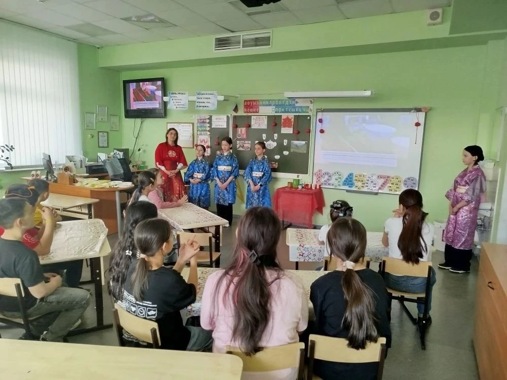 Станция "Чайная церемония" Настоящим погружением в культуру стал ритуал чаепития. Дети узнали, что ч
