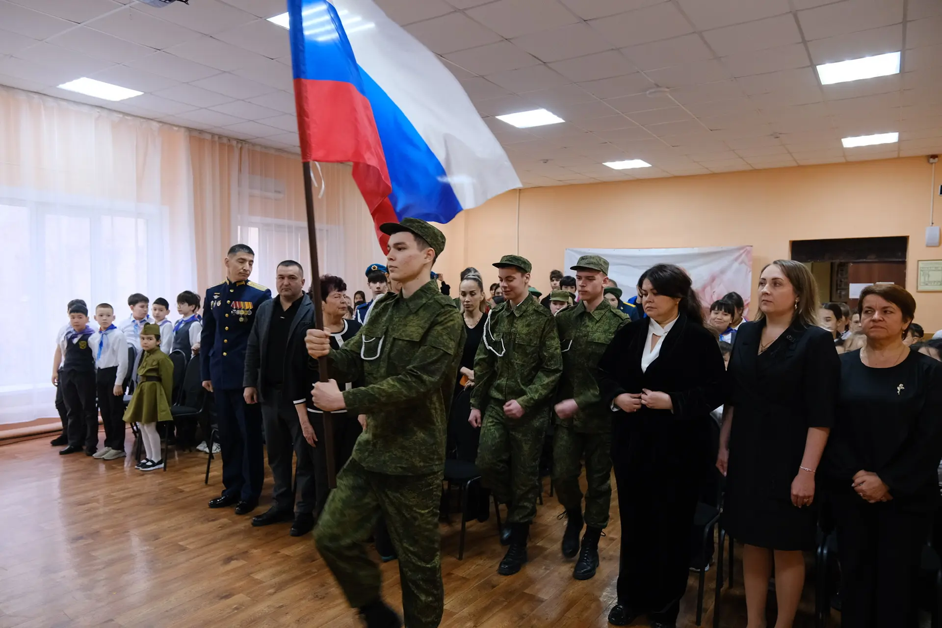 Глава Приволжского района посетила Яксатовскую школу, где прошло трогательное событие — открытие «Па
