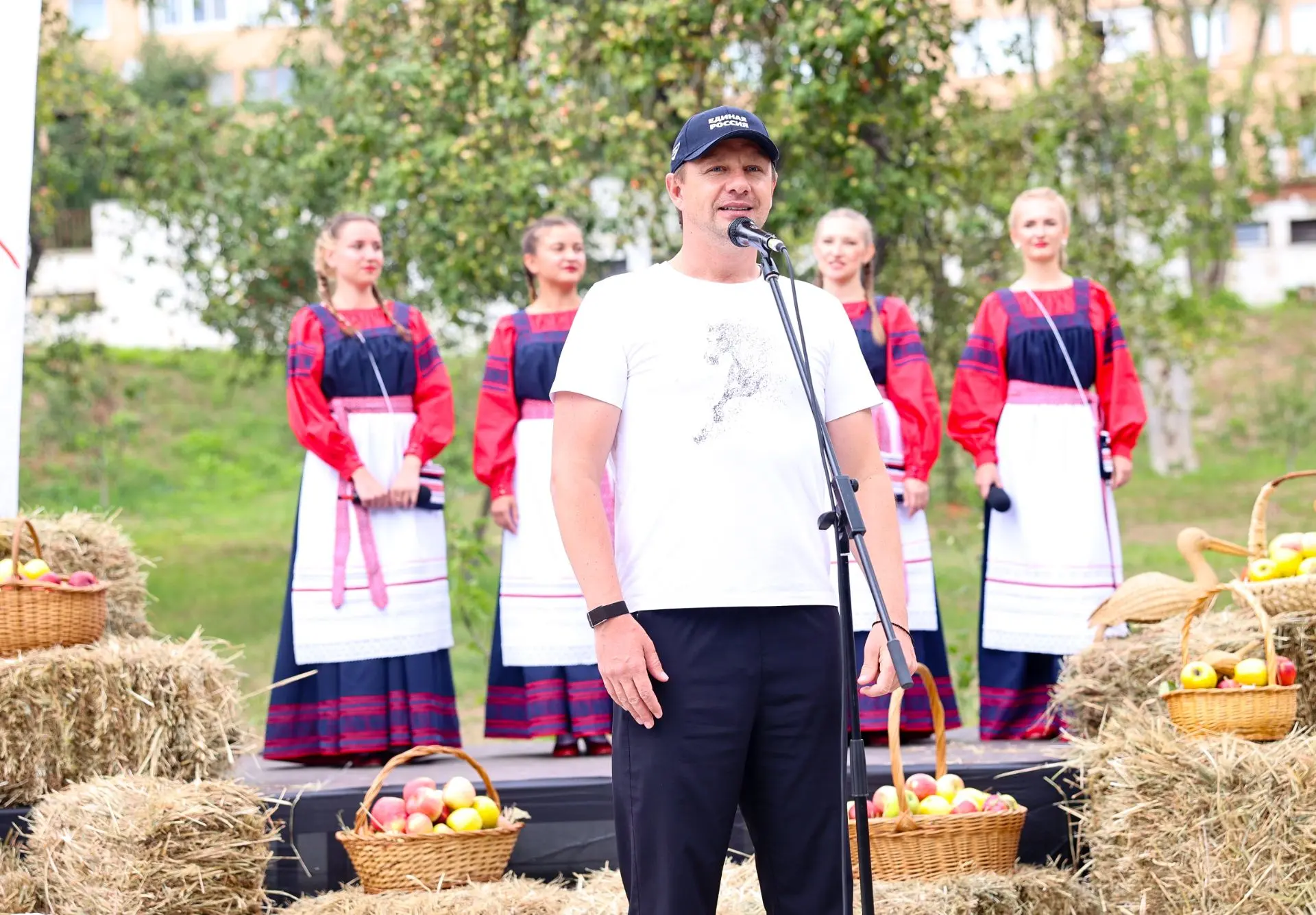 🍎В нашем историческом, преобразившемся Яблоневом сквере впервые провели праздничное ме...