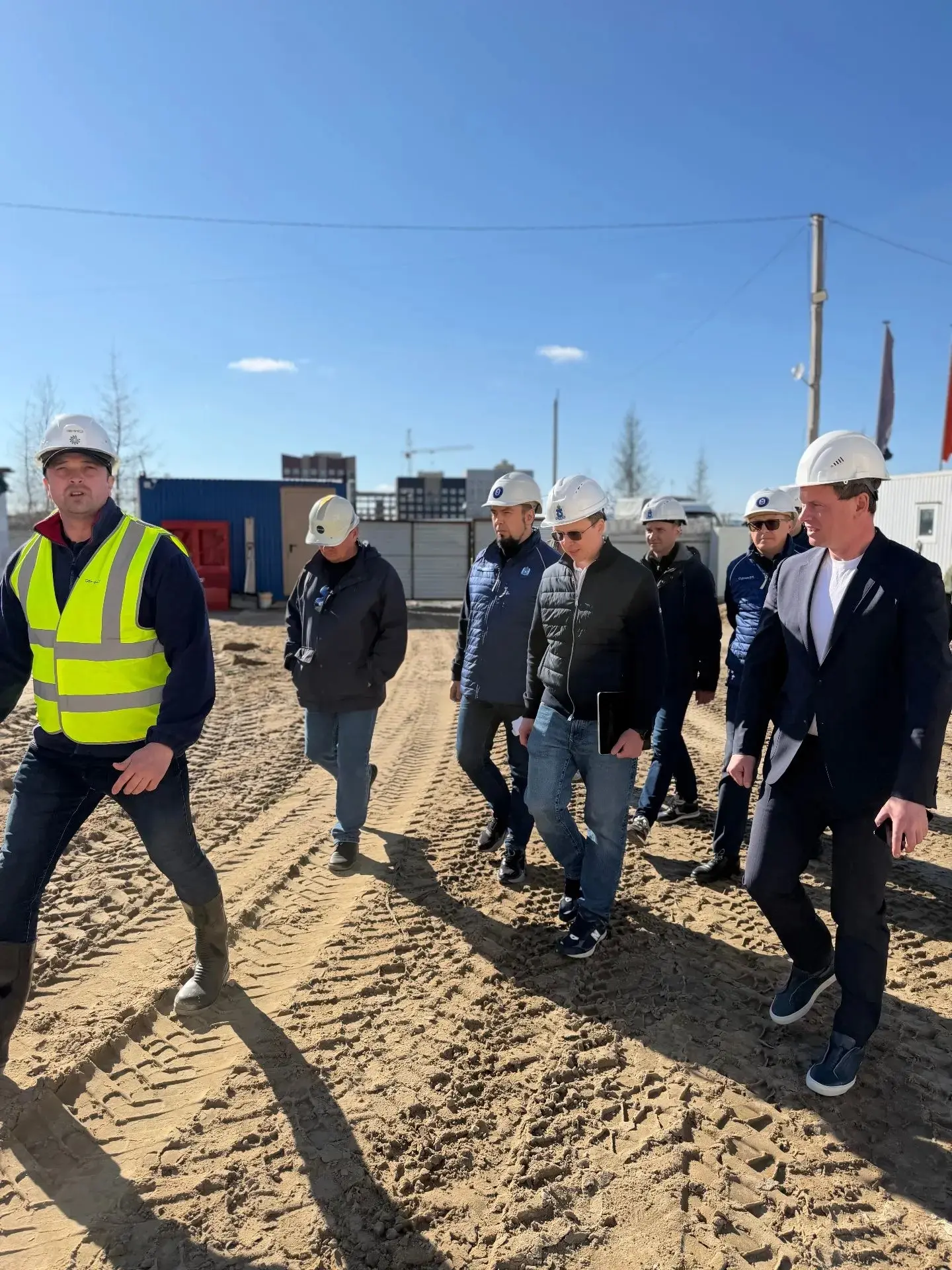 Объекты здравоохранения и новое жилье для жителей газовой столицы
