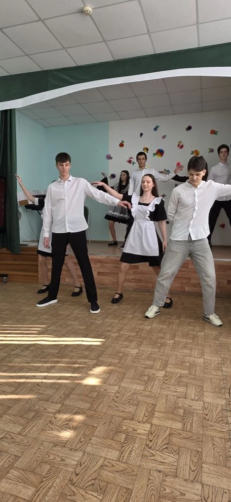 ❤️ Когда ученики дарят праздник учителям В эту пятницу учащиеся решили отказаться от скучных линеек 