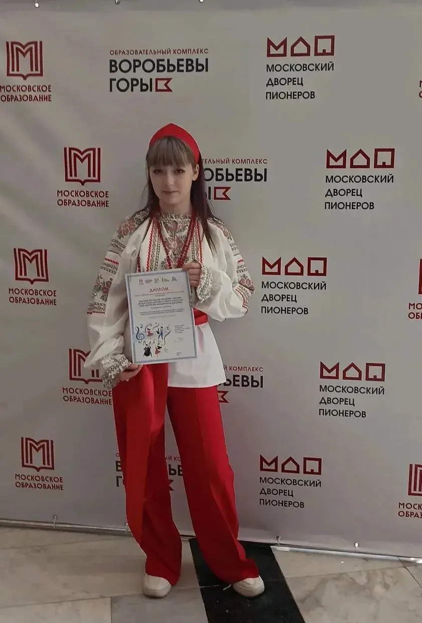 🌟 Гордимся нашей ученицей!  Ученица 7 «Г» класса Мария П. в составе вокального ансамбля «Краски стал