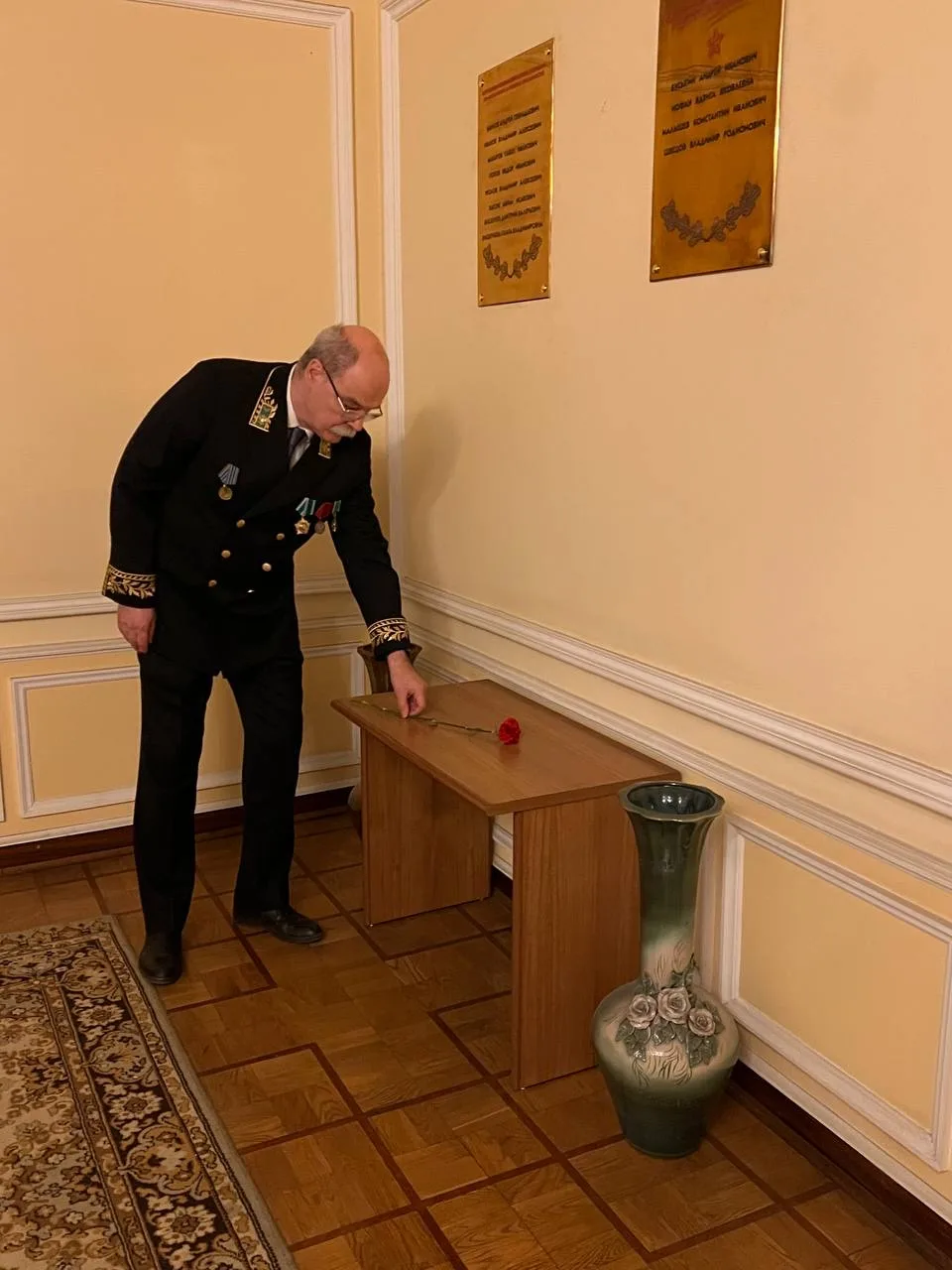 В преддверии профессионального праздника директор Консульского департамента Алексей Владимирович Кли