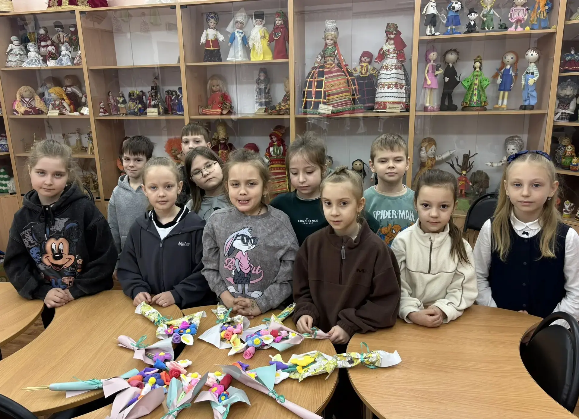 🌷 «Весенний  букет» 🌷      Ученики 1 «А» класса побывали в БЦВР на увлекательном мастер‑классе «Весе
