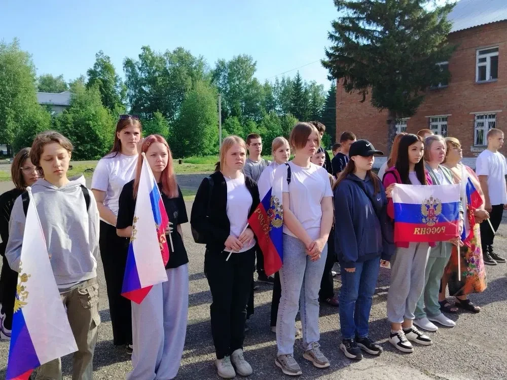 Сегодня в нашем техникуме прошла торжественная линейка, приуроченная ко Дню России🇷🇺�...