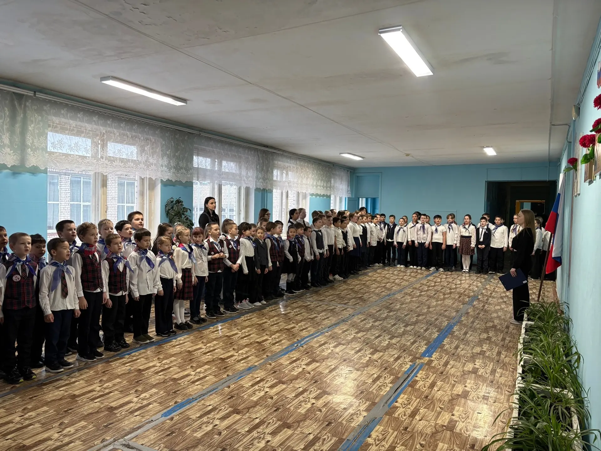 🇷🇺2 марта 2026 года в школе состоялась еженедельная линейка, посвященная церемонии поднятия Российск