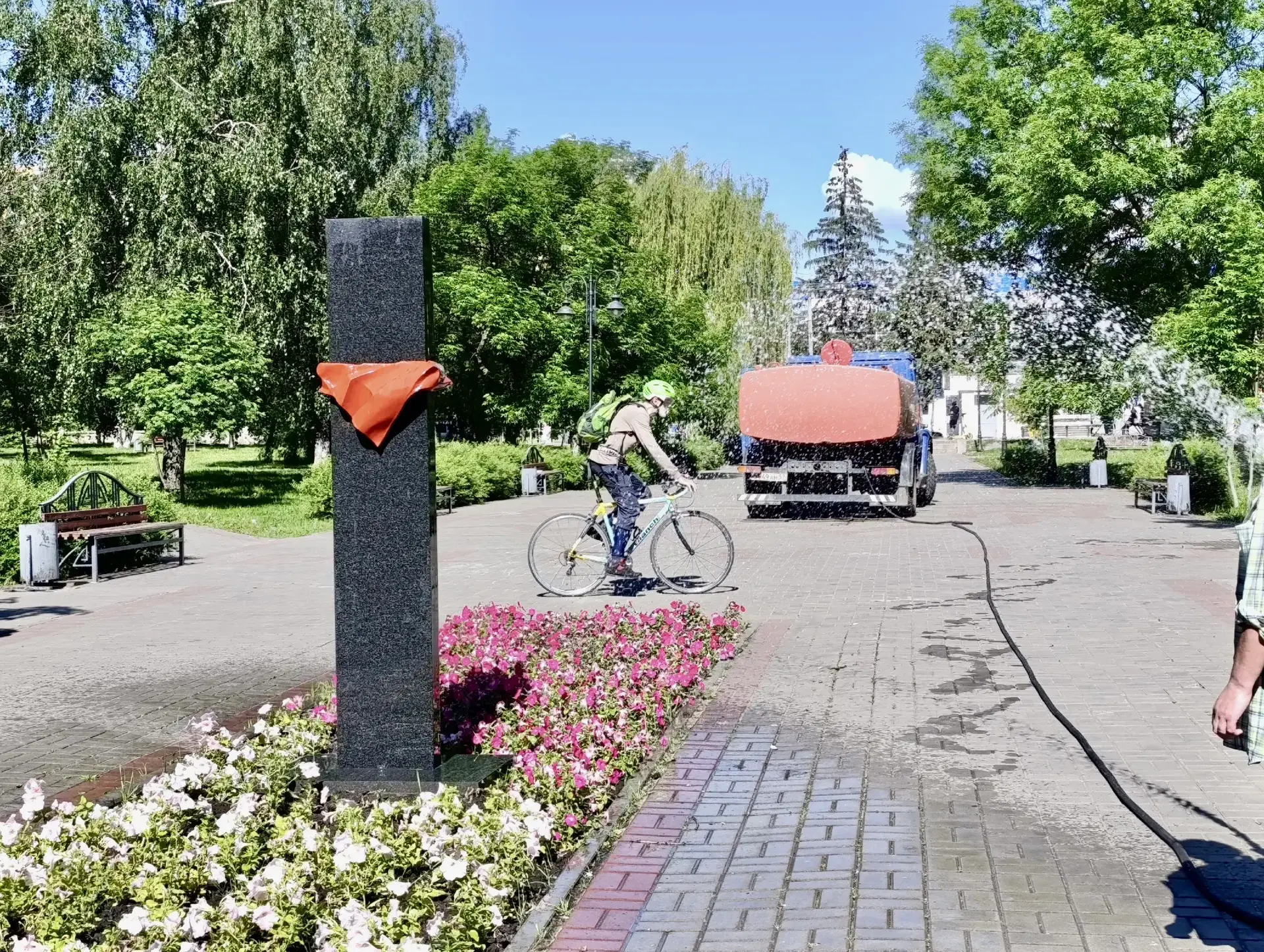 🌸В Орле высадили еще 3 тысячи цветов   Накануне в сквере им. Лескова появились кустики бархатцев и п