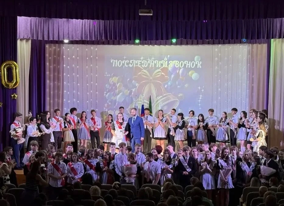 🔔 На прошлой неделе в стенах Дома Культуры Заречный прозвенел Последний звонок для уче...