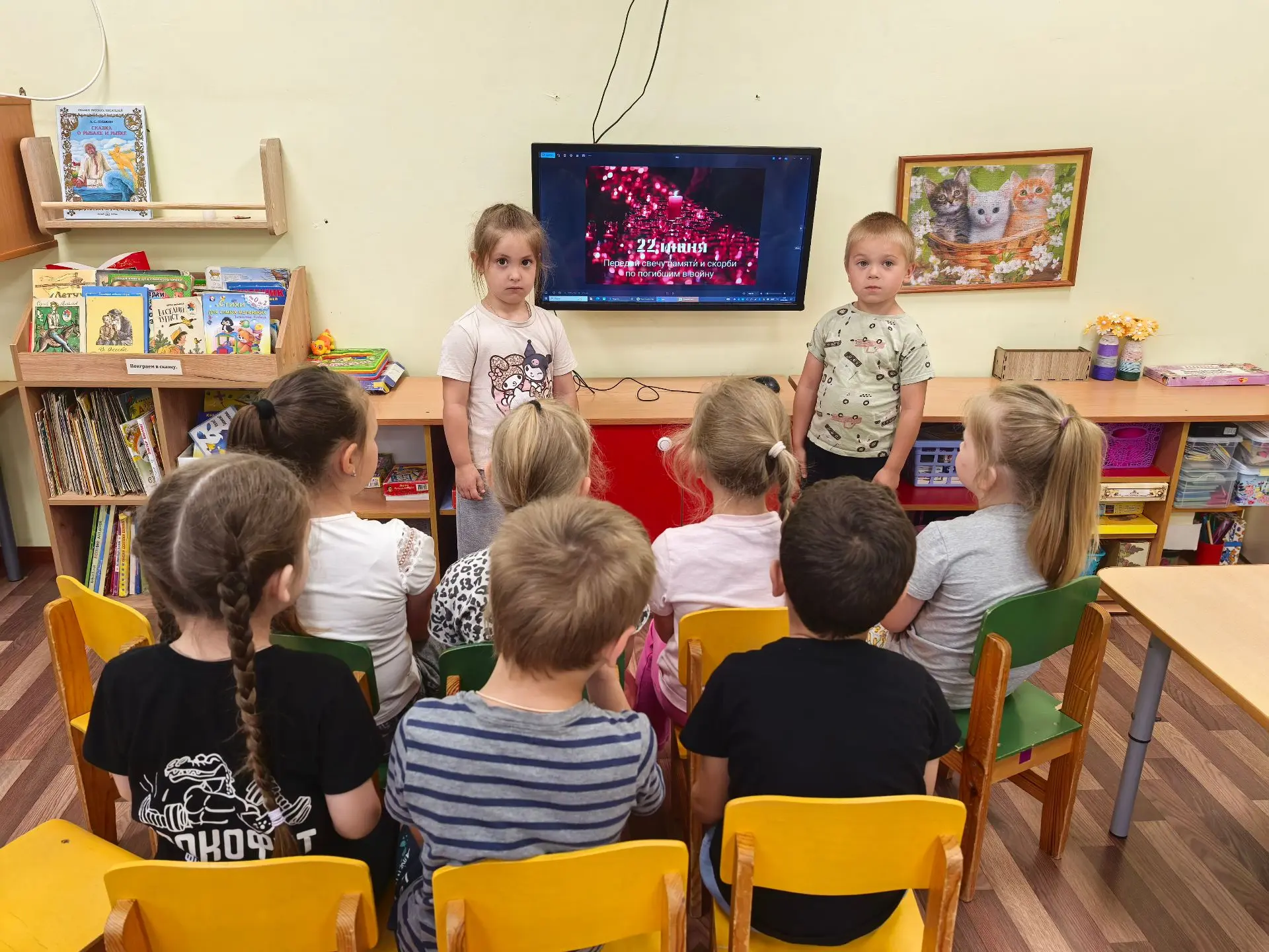 Память начинается с малого.
С аппликации, сделанной своими руками — пусть даже линии не совсем ровны