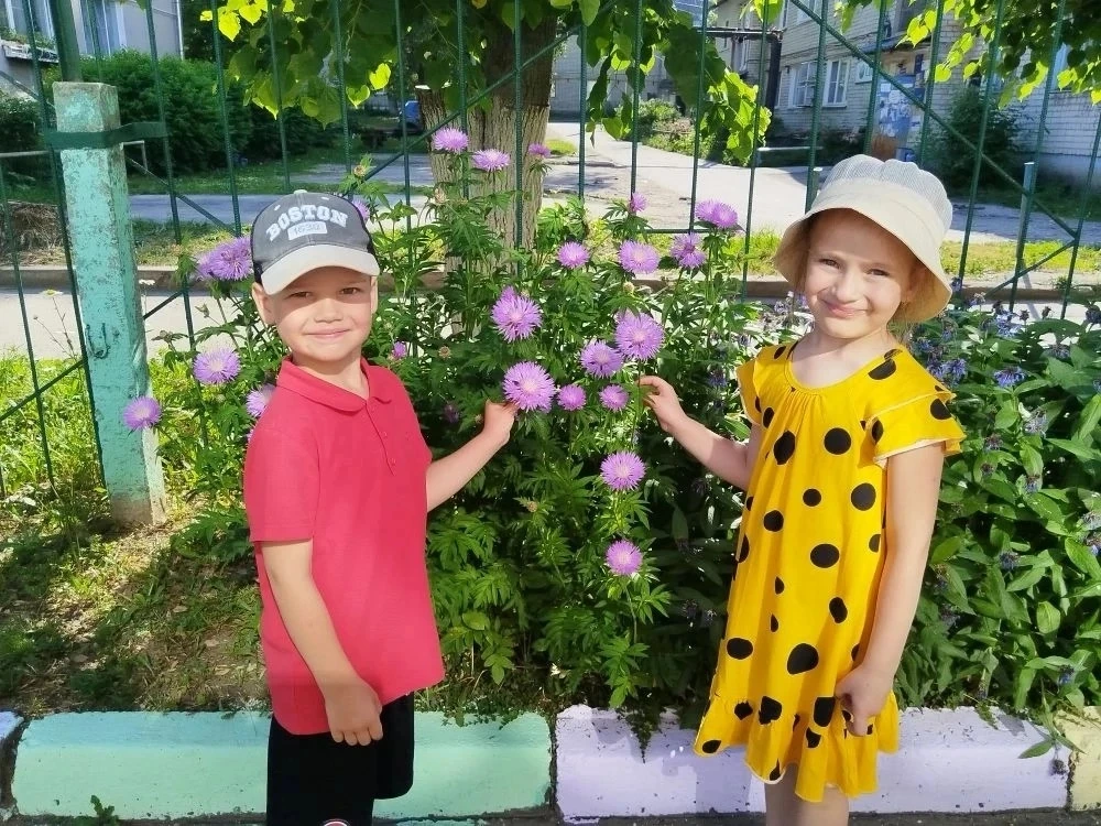 🌱 «Цветочная неделя» в Искровском детском саду: познаём природу, растём и творим! 🌸

На протяжении