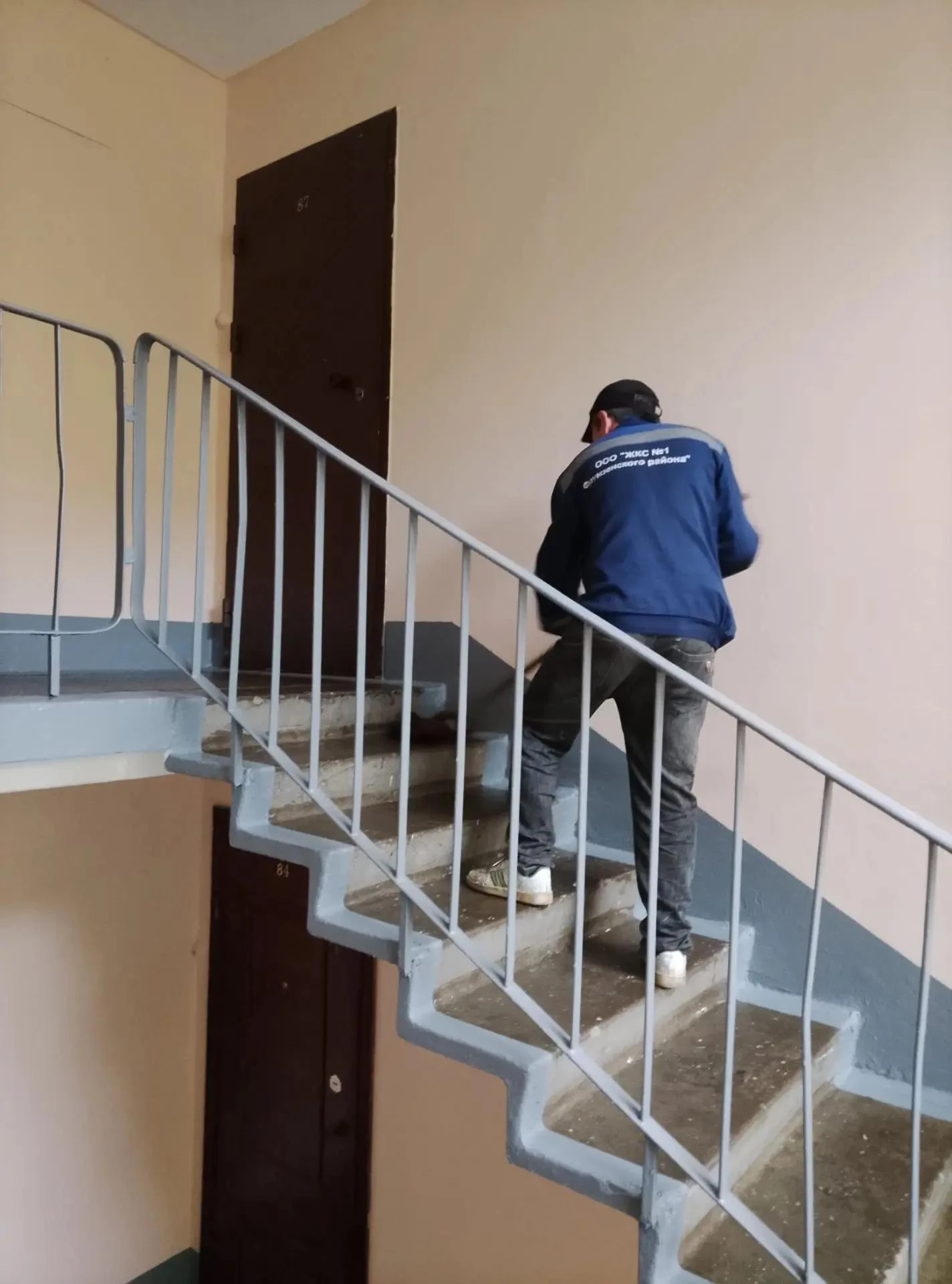 Мытье и уборка лестничных клеток 🗑🧹