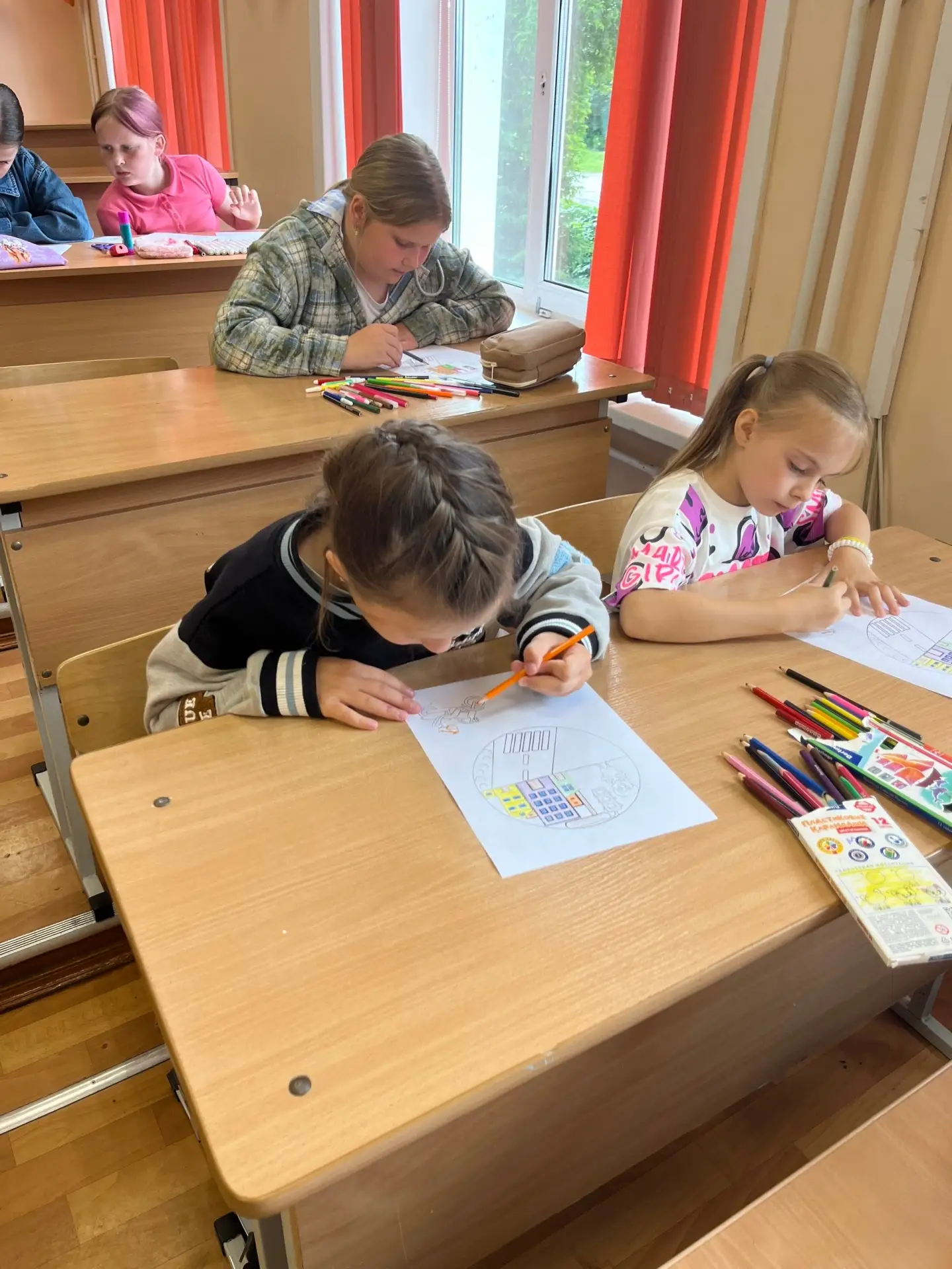 🎭 День в лагере: кружки, репетиции и культурная программа 
 
☀ 10 июня в нашем пришкольном лагере в