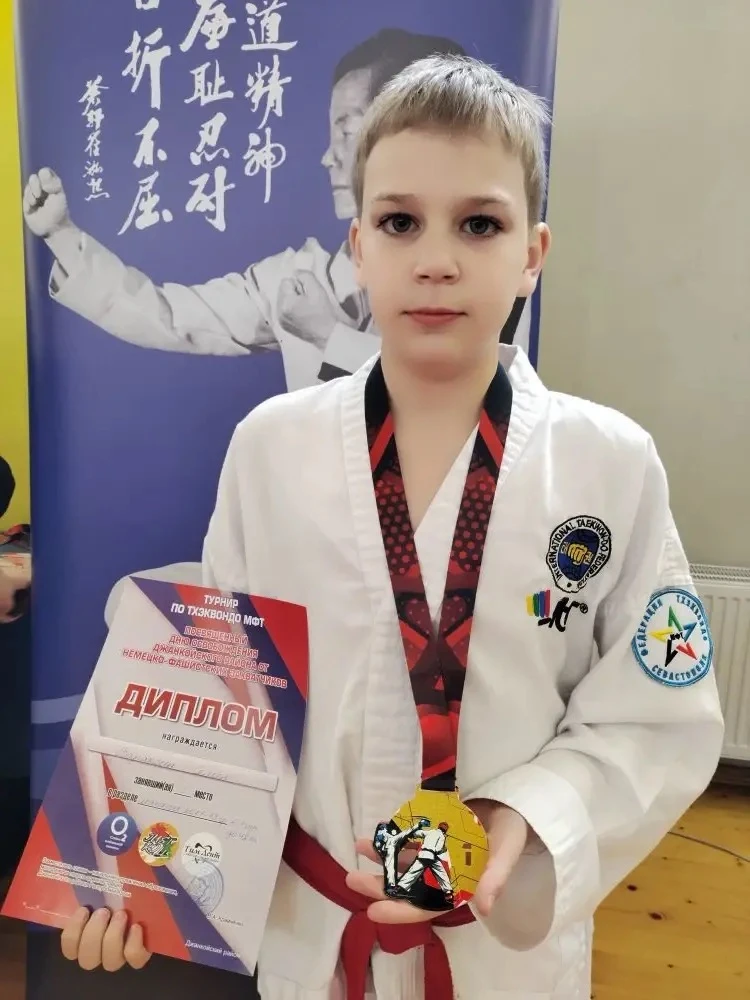 💪 От тренировки к победе: успех на турнире!   Поздравляем Вараксина Семёна, ученика 5‑Б класса, с бл