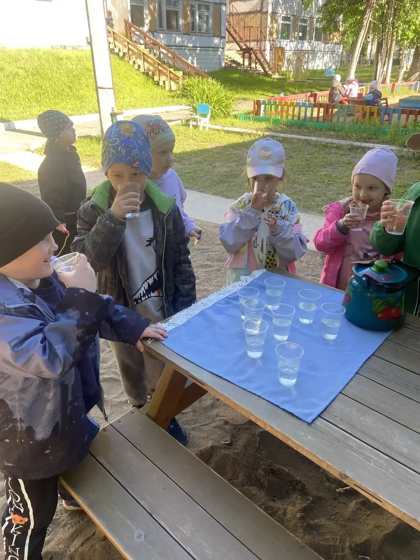 💧Вода — это основа здоровья. Именно поэтому в детских садах питьевой режим всегда в це...