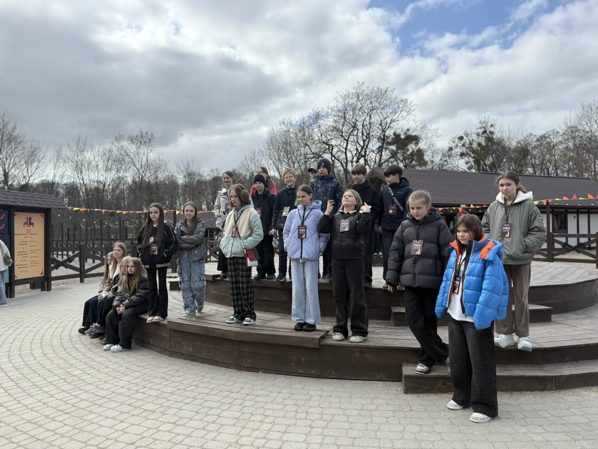 В гости к альпакам 🦙   Учащиеся 6В класса посетили парк альпак «Тиргартен», расположенный у стен зам