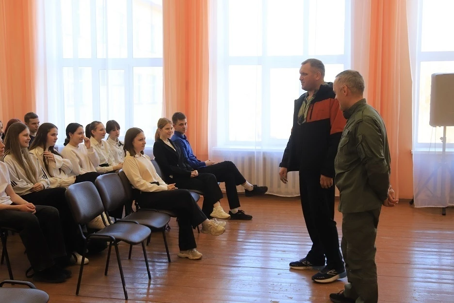 🇷🇺 Встреча с героями нашего времени: «Дружина» в гостях у старшеклассников

21 апреля 2026 года в 