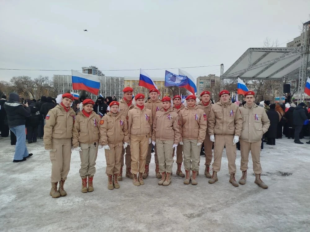 Кадеты в центре " Крымской весны"🇷🇺 Вчера на открытой сцене ОКЦ состоялся яркий праздничный флешмоб 